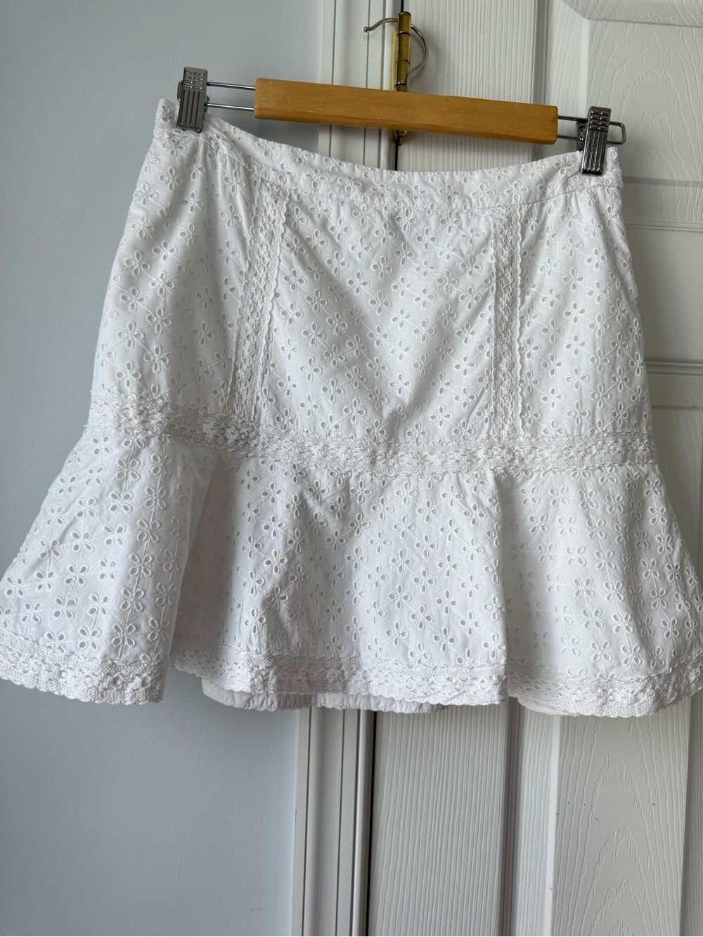 Vineyard Vines White Eyelet Flounce Skirt